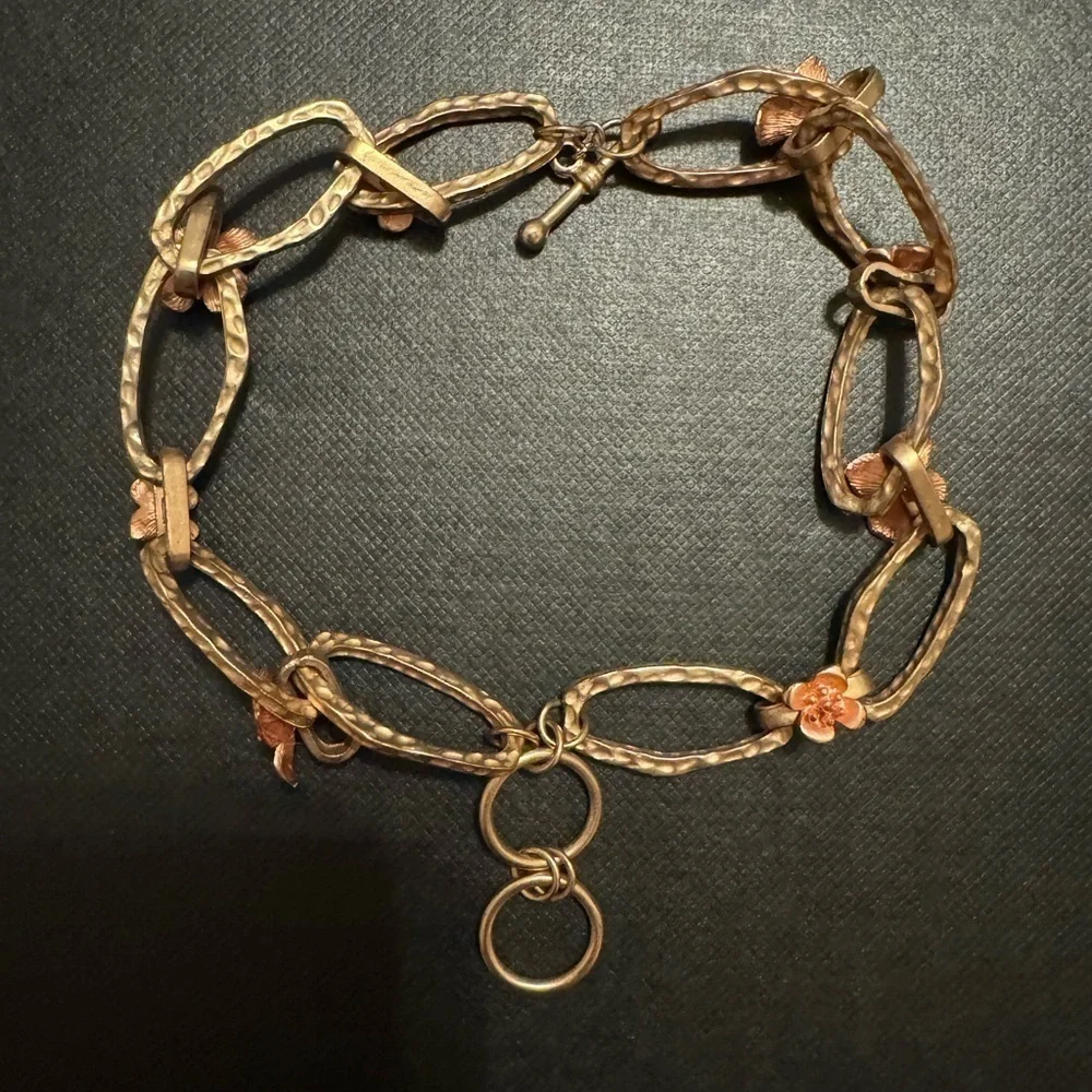 Gold tone and‎ pink rose choker costume necklace